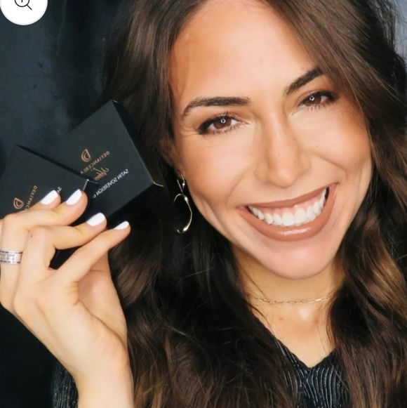 Defiance Beauty by Nechami Satin Sovereign Bronzer: Goddess Glow, 7.5g, NIB - Picture 2 of 6